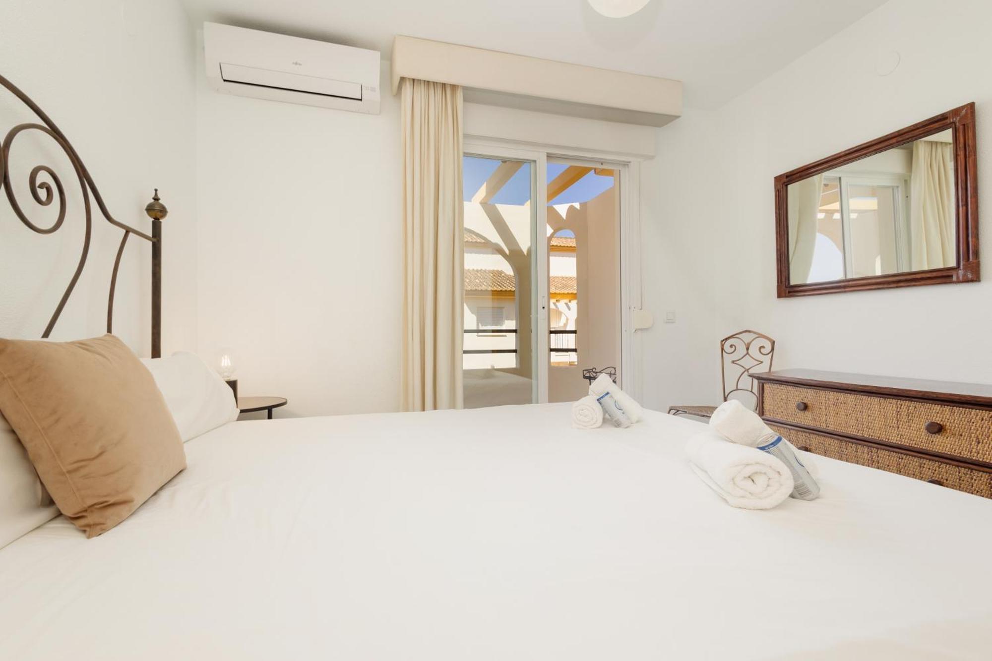 Beautiful Townhouse Walking Distance To The Beach In Costabella, Marbella Exterior foto
