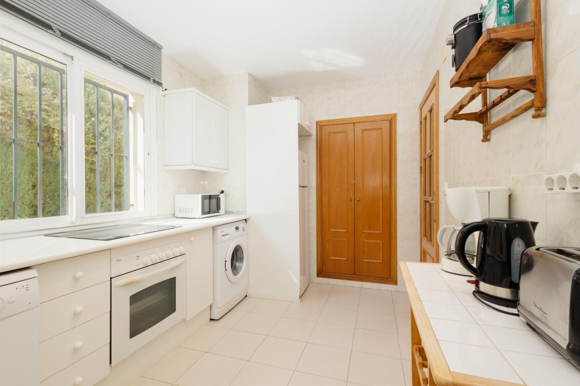 Beautiful Townhouse Walking Distance To The Beach In Costabella, Marbella Exterior foto