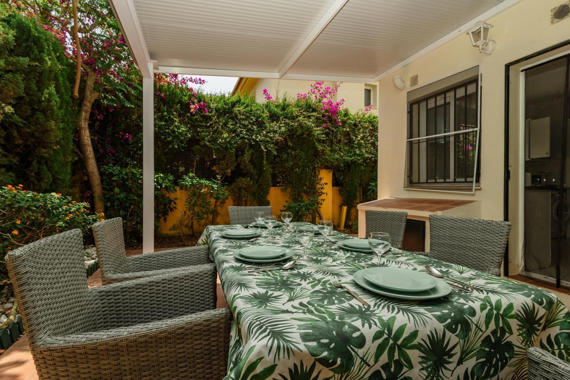 Beautiful Townhouse Walking Distance To The Beach In Costabella, Marbella Villa Exterior foto