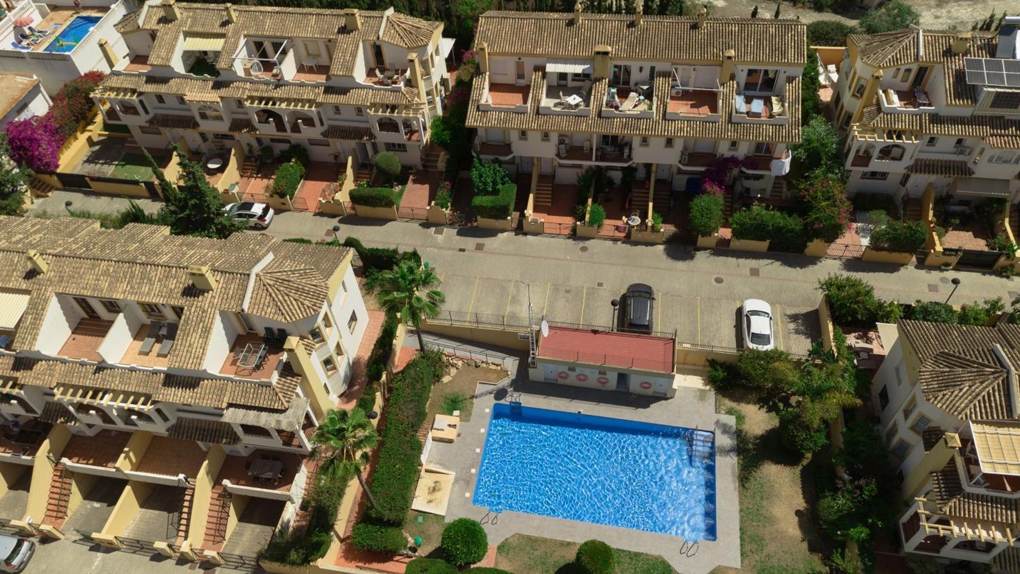 Beautiful Townhouse Walking Distance To The Beach In Costabella, Marbella Villa Exterior foto