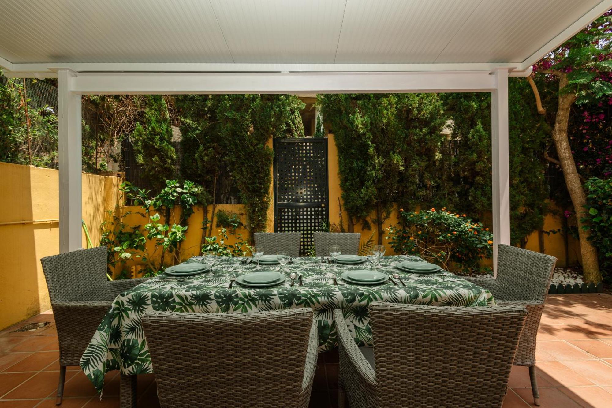 Beautiful Townhouse Walking Distance To The Beach In Costabella, Marbella Exterior foto