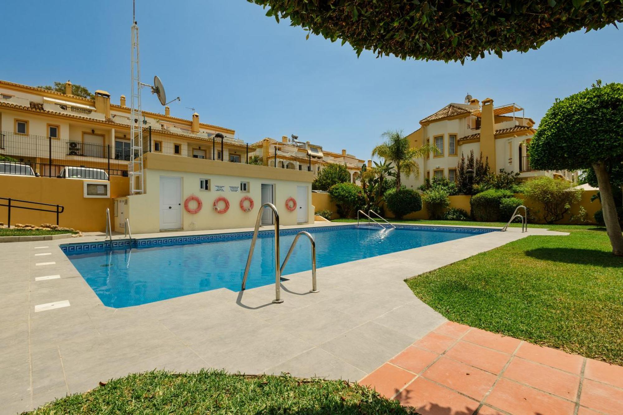 Beautiful Townhouse Walking Distance To The Beach In Costabella, Marbella Villa Exterior foto