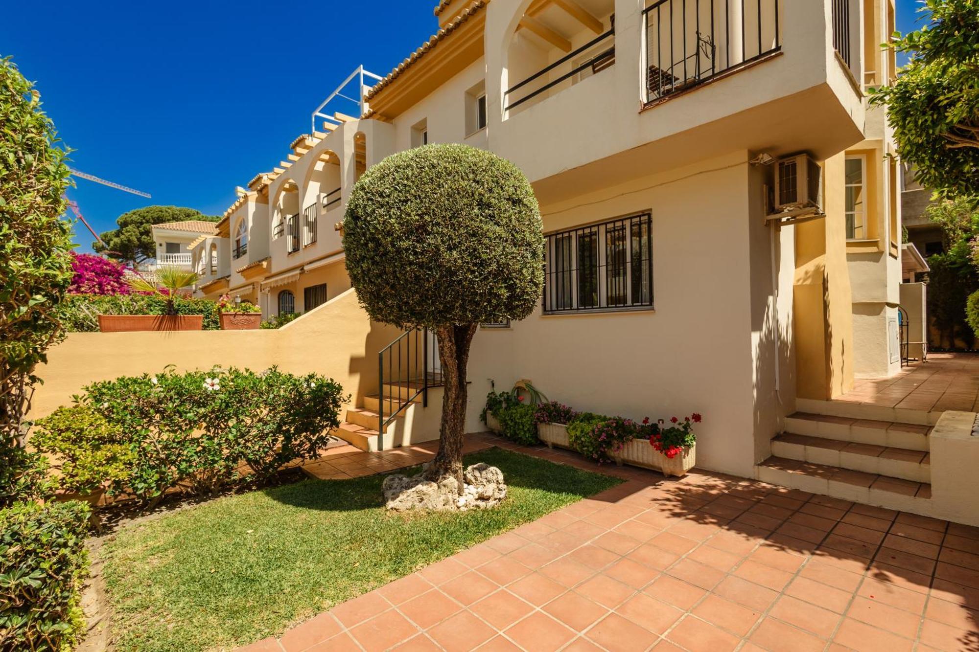 Beautiful Townhouse Walking Distance To The Beach In Costabella, Marbella Villa Exterior foto