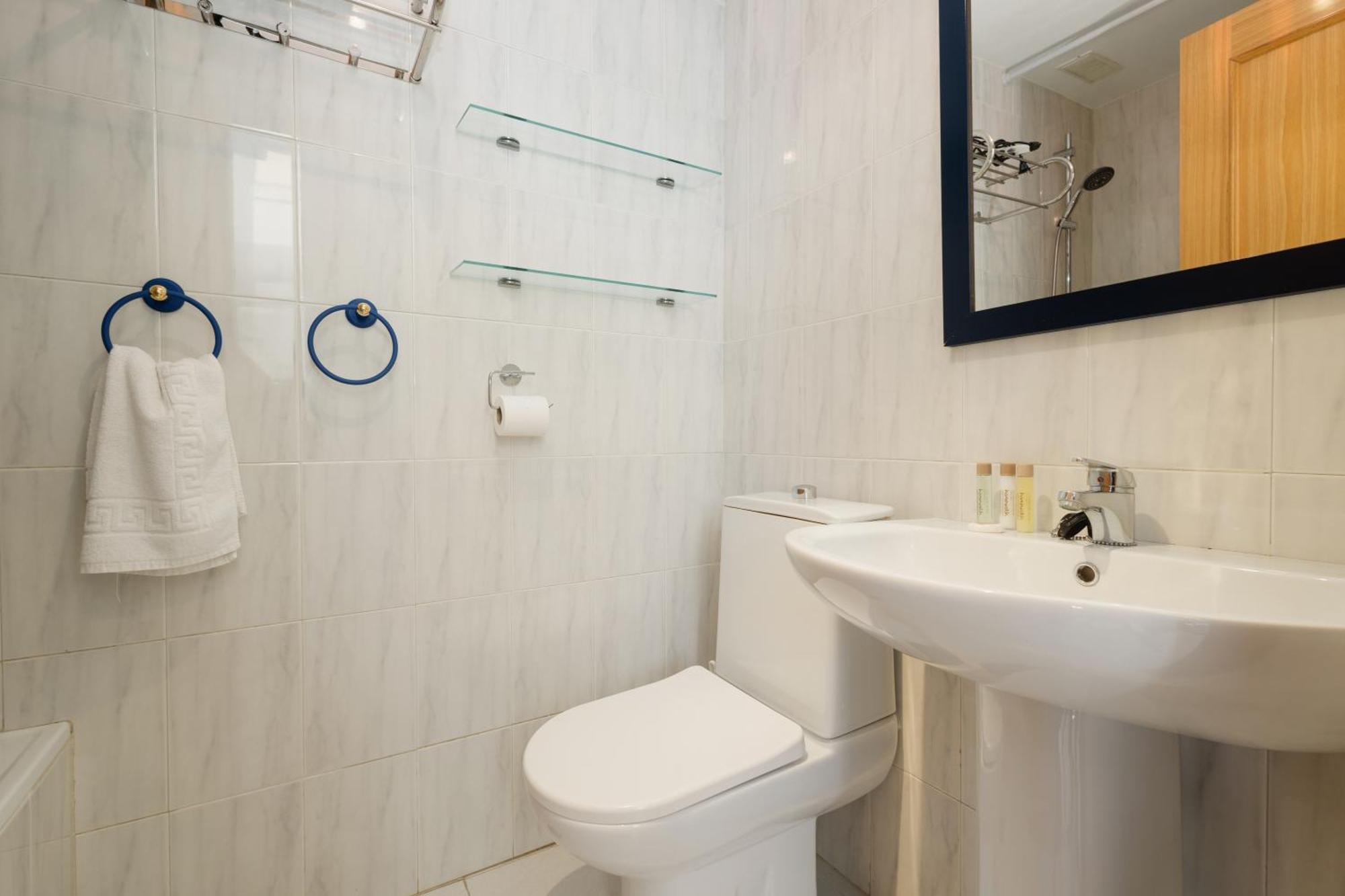 Beautiful Townhouse Walking Distance To The Beach In Costabella, Marbella Exterior foto