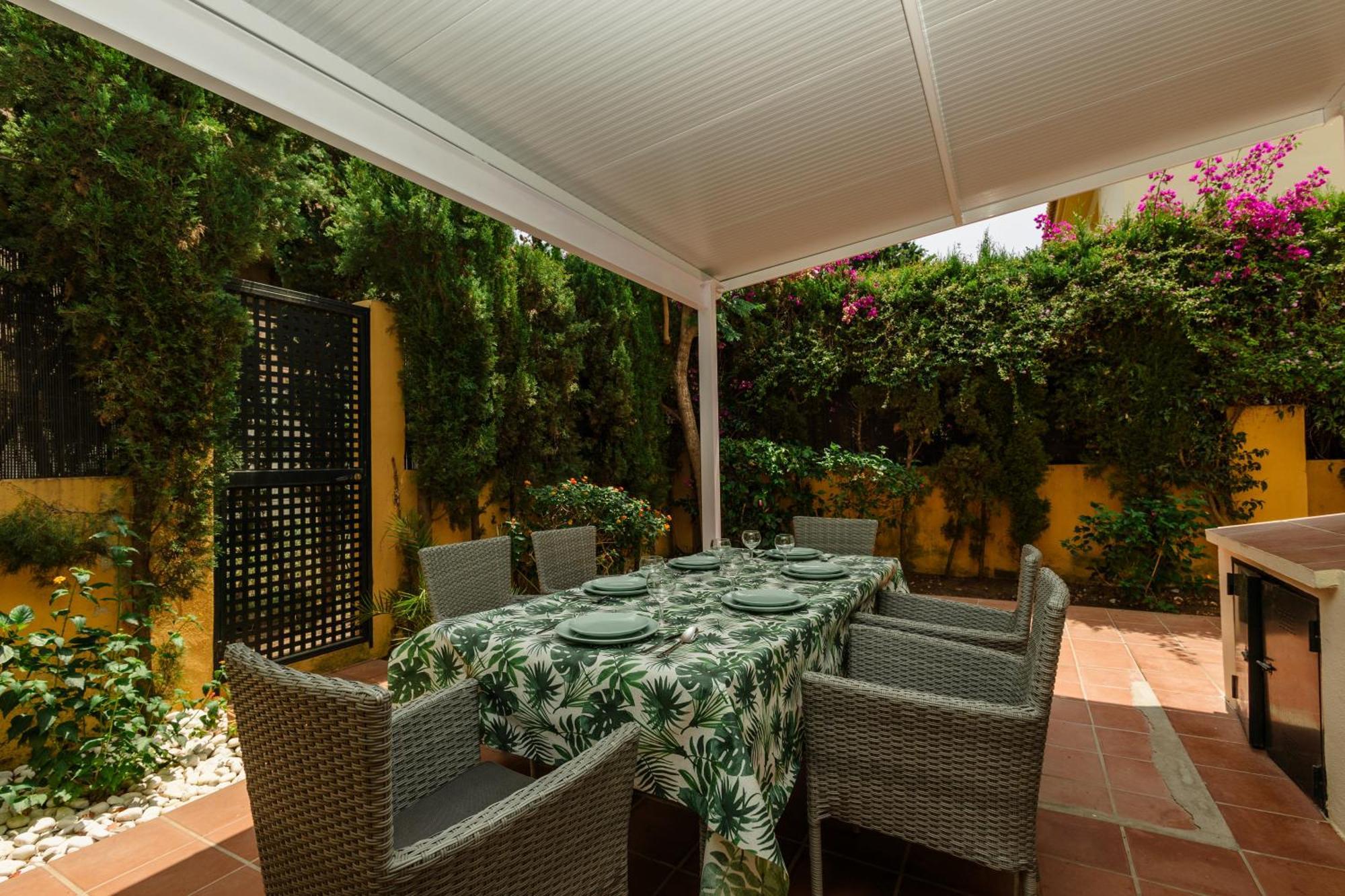 Beautiful Townhouse Walking Distance To The Beach In Costabella, Marbella Villa Exterior foto